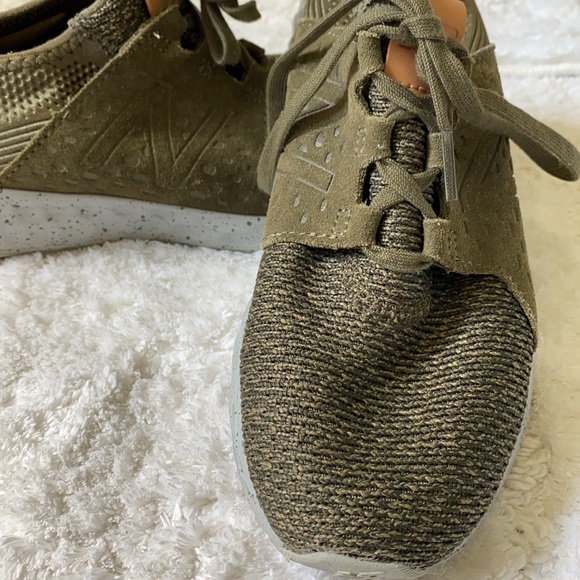 New Balance tennis shoes. - Picture 5 of 6